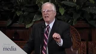 What Grace Teaches Us  Guard Your Heart 4  Pastor Lutzer [upl. by Neff]