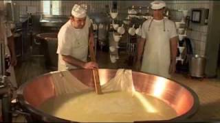 Come si fa il ParmigianoReggiano 03  lavorazione [upl. by Carroll]