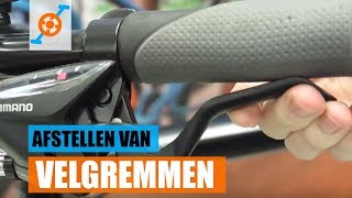 Fiets remmen afstellenaanspannen [upl. by Assirec210]